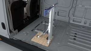 3D-Detail: VSR Gurtbock auf Holz-Montageplatte im Kastenwagen-Laderaum