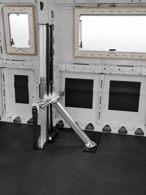 VSR Gurtbock Protect im Kastenwagen – Seitenansicht mit Wandbefestigung